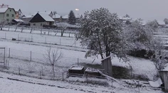 Do Východnej sa vrátila zima, takto tu do rána nasnežilo