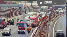 Nehoda štyroch áut, jedno zostalo na streche. Z diaľnice D1 v Bratislave hlásia aj zranených
