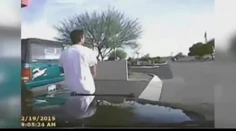 Policajná brutalita: Do podozrivého to nápalili autom