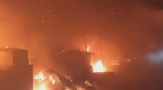 Plamene ničili drahé autá aj stavebný materiál niekoľko hodín. Silný požiar zachvátil bývalé družstvo