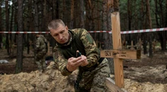 Po oslobodení našli v meste Izium masový hrob. Zelenskyj ho prirovnal k Buči