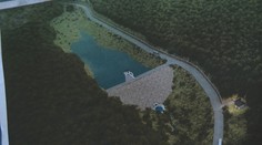 O nich, bez nich. Namiesto lesa budú mať nad domami 18 metrov hlbokú priehradu