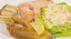 RECEPT NA DNES: Vianočný rybací mix s majonézovým šalátom