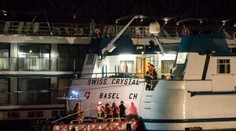 Pri náraze výletnej lode do mostného piliera sa zranilo 27 ľudí