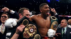 Joshua je novým kráľom ťažkej váhy, Kličko mu vzdoroval 11 kôl