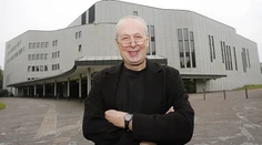 Tragédia počas operného predstavenia. Rakúsky dirigent Stefan Soltész (†73) skolaboval a zomrel