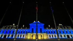 Slavín sa zahalil do ukrajinských farieb, modro-žltý bol i Prezidenstký palác