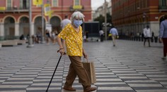 Česká vláda pošle ľuďom nad 60 rokov respirátor a päť rúšok