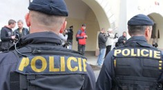 Zabarikádovaný dom, streľba, explózie: Rukojemnícka dráma pri českom Hodoníne má dve obete