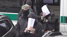 Platili falošnými bankovkami, o pár dní už stáli pred sudcom. Dvaja z obvinených nie sú ani plnoletí
