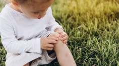 Prvá pomoc pri jarných úrazoch. Zvládnete to aj bez lekárničky