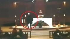 Muža, ktorý v najväčšom kanadskom kostole pobodal kňaza, obvinili s pokusu o vraždu