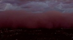 Mesto Phoenix zmizlo v priebehu pár minút. Zábery sú katastrofálne