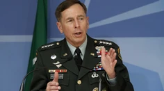 Bývalý veliteľ David Petraeus vysvetlil, prečo sa afganská armáda tak rýchlo vzdala Talibanu