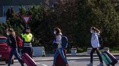 Rúška sú len odporúčané, no ľudia neveria hoaxom. Táto krajina najlepšie v Európe zvláda boj s COVID-19