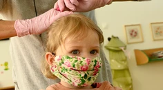 Hygienici zverejnili výnimky k noseniu rúšok. Týkajú sa aj malých detí či pobytu v prírode