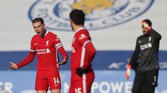 Liverpool utrpel tretiu prehru za sebou, hoci v Leicestri vyhrával