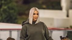 Kim Kardashian a jej legendárny megazadok. Nejako sa stráca pred očami