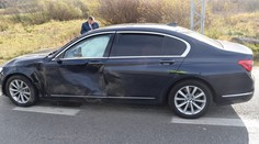 Premiér Pellegrini mal nehodu, vládnej limuzíne vbehol do cesty jeleň