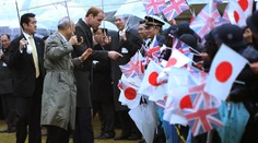 Princ William pricestoval do Japonska. Dievčatá šaleli