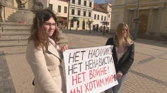 Študentky Marina a Alina v Banskej Bystrici zorganizovali tichý protest