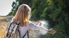Vedci hlásia pozitívnu správu. Látka v repelente môže chrániť pred koronavírusom