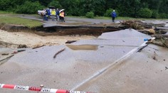 GALÉRIA+VIDEO: Počasie ukazuje svoju silu. Pri Bardejove valiaca sa voda roztrhala most