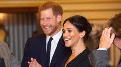 Ďalší prešľap vojvodkyne Meghan. Na kráľovský protokol zjavne úplne kašle
