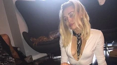 Miley Cyrus s dlhými vlasmi. Konečne nevyzerá ako chlap!