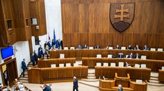 V parlamente sa našla ústavná väčšina na zastropovanie dôchodkového veku