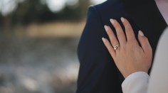 Páry sa do manželstva príliš skoro nehrnú. Zisťovali sme, prečo je to tak