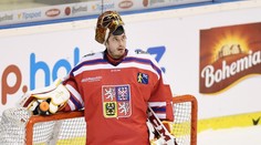 Českí brankári majú pred zápasom so Slovákmi problém: Vo výstroji sa nezmestia na toalety