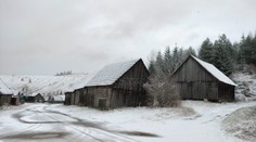 Husto snežilo v mnohých častiach Slovenska. Vodiči hlásili z ciest problémy