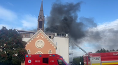 FOTO a VIDEO: V Piešťanoch horel hotel, plamene zrejme zachvátili sauny