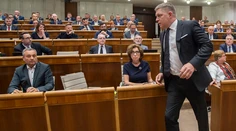 Zelenskyj sa dnes prihovorí slovenským poslancom. Fico najskôr s jeho vystúpením súhlasil, teraz ho odignoruje