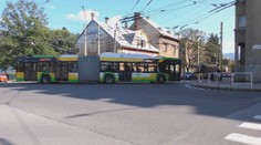 Prvé mesto na Slovensku zaviedlo systém, pri ktorom MHD nezdržiava červená na križovatke