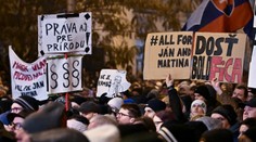 Ľudia opäť vyšli do ulíc. Proti vláde sa protestovalo vo viacerých mestách na Slovensku aj v európskych metropolách