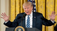 Trumpov deň D je tu. Na hraniciach Mexika chce začať stavať múr