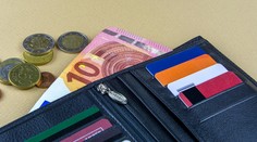 Žene omylom pristálo na účte 13-tisíc eur. Zatajila to a teraz má na krku problém