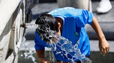 Čaká nás pekelne horúci týždeň. Meteorológovia naznačili, kedy si od tropických teplôt oddýchneme