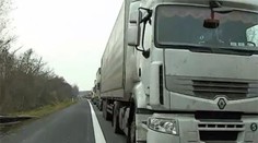 Nebezpečná zákruta v Šarišskom Štiavniku. Havárie demolujú okolie