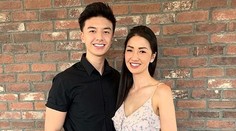 Mladíkovi (22) nikto nechce veriť, že na fotkách je so svojou mamou. Vyzerá fantasticky