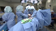 Takto vyzerá operácia na diaľku virtuálnou rukou a Google okuliarmi