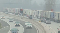 Obrovské kolóny kamiónov stále čiastočne blokujú cesty na východe Slovenska