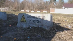 Svoj dom si museli rozobrať a odniesť. Stál na strategickom plynovode a nie je jediný