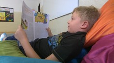 Online vyučovanie v praxi: Niektorí učitelia známkujú ďalej, aj keď deťom pomáhajú rodičia