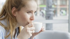 Pijete horúcu kávu či čaj? Výskum ukázal spojitosť s vážnym rakovinovým ochorením