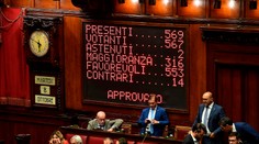 Talianski poslanci schválili zníženie počtu členov oboch komôr parlamentu