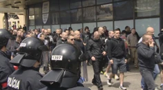 Extrémna pravica má Kotlebu v zuboch. Považujú ho za zradcu