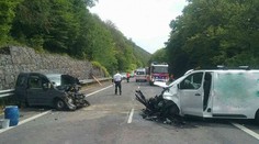 Vážna nehoda v okrese Žiar nad Hronom. Zranili sa dve osoby, zasahoval aj vrtuľník